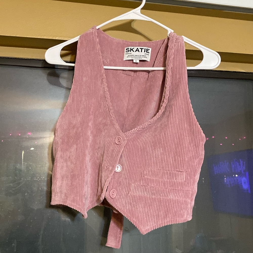 nwot skatie vest size small